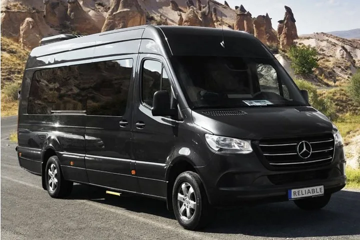 Liberia Airport Private Round-Trip Transfer with Free Drinks